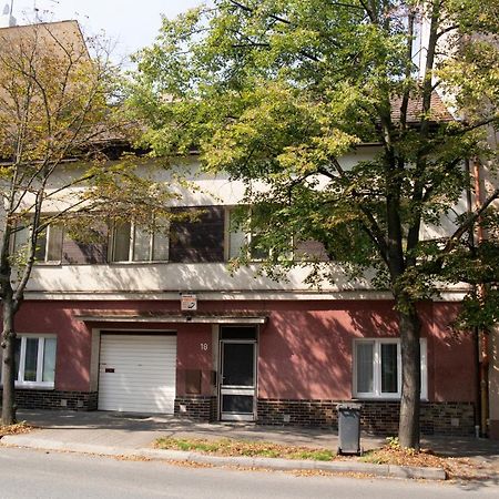 Penzion Hlinkova Plzen Bagian luar foto